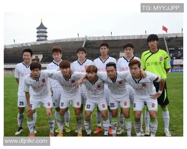 蔡徐坤足球明星身份揭秘与他在球场上的精彩表现分析 蔡徐坤足球明星身份揭秘与他在球场上的精彩表现分析