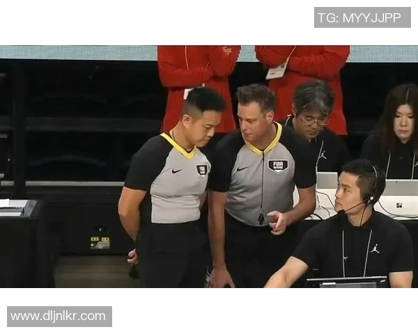 中国与马尔代夫比赛争议裁判引发热议球迷怒斥黑哨行为 中国与马尔代夫比赛争议裁判引发热议球迷怒斥黑哨行为